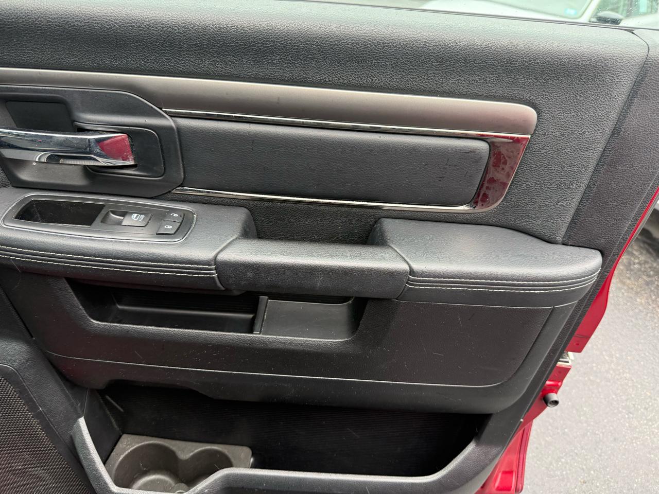 RAM 1500 4WD Crew Cab 140.5" Sport 2014