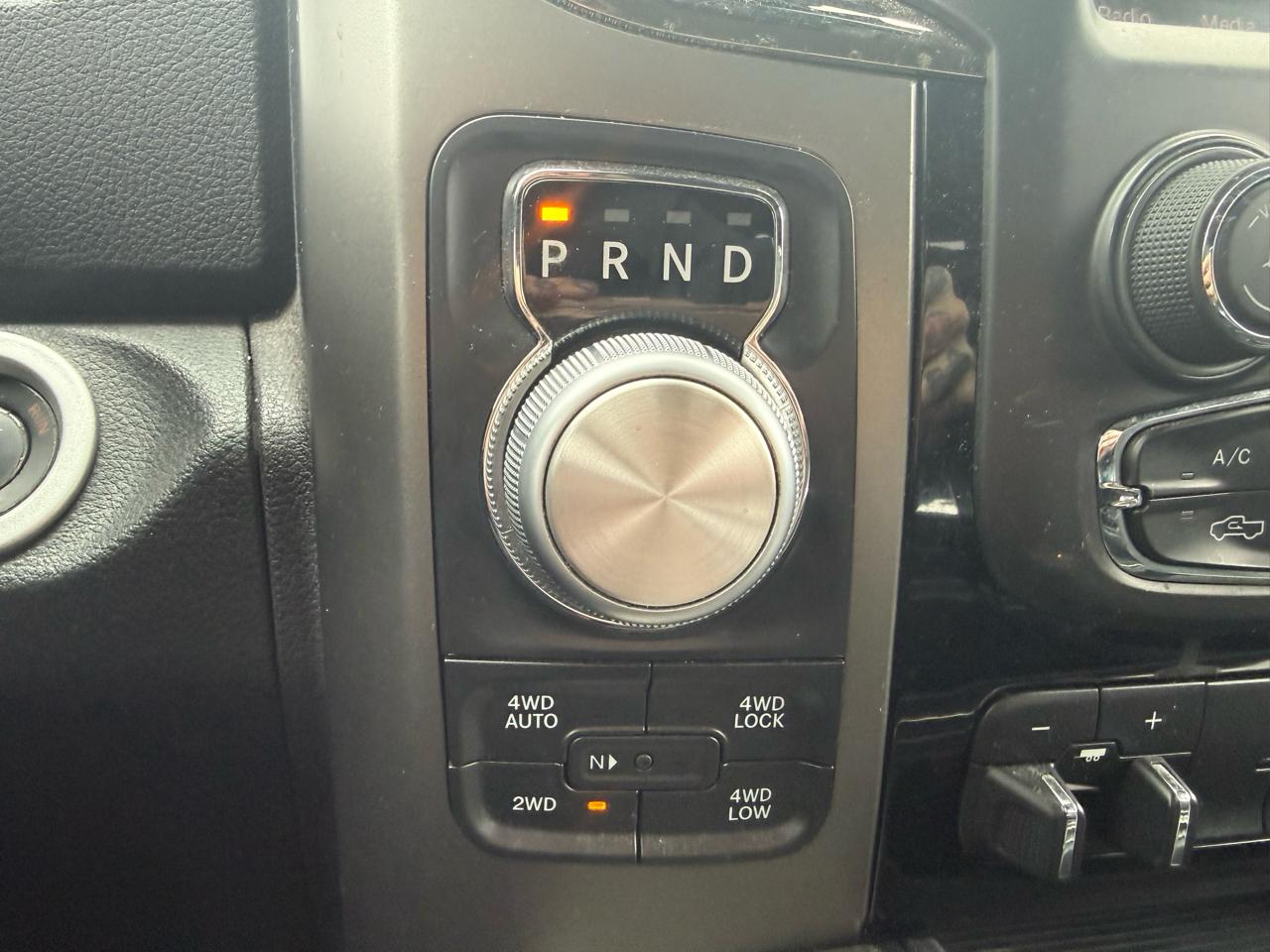 RAM 1500 4WD Crew Cab 140.5" Sport 2014