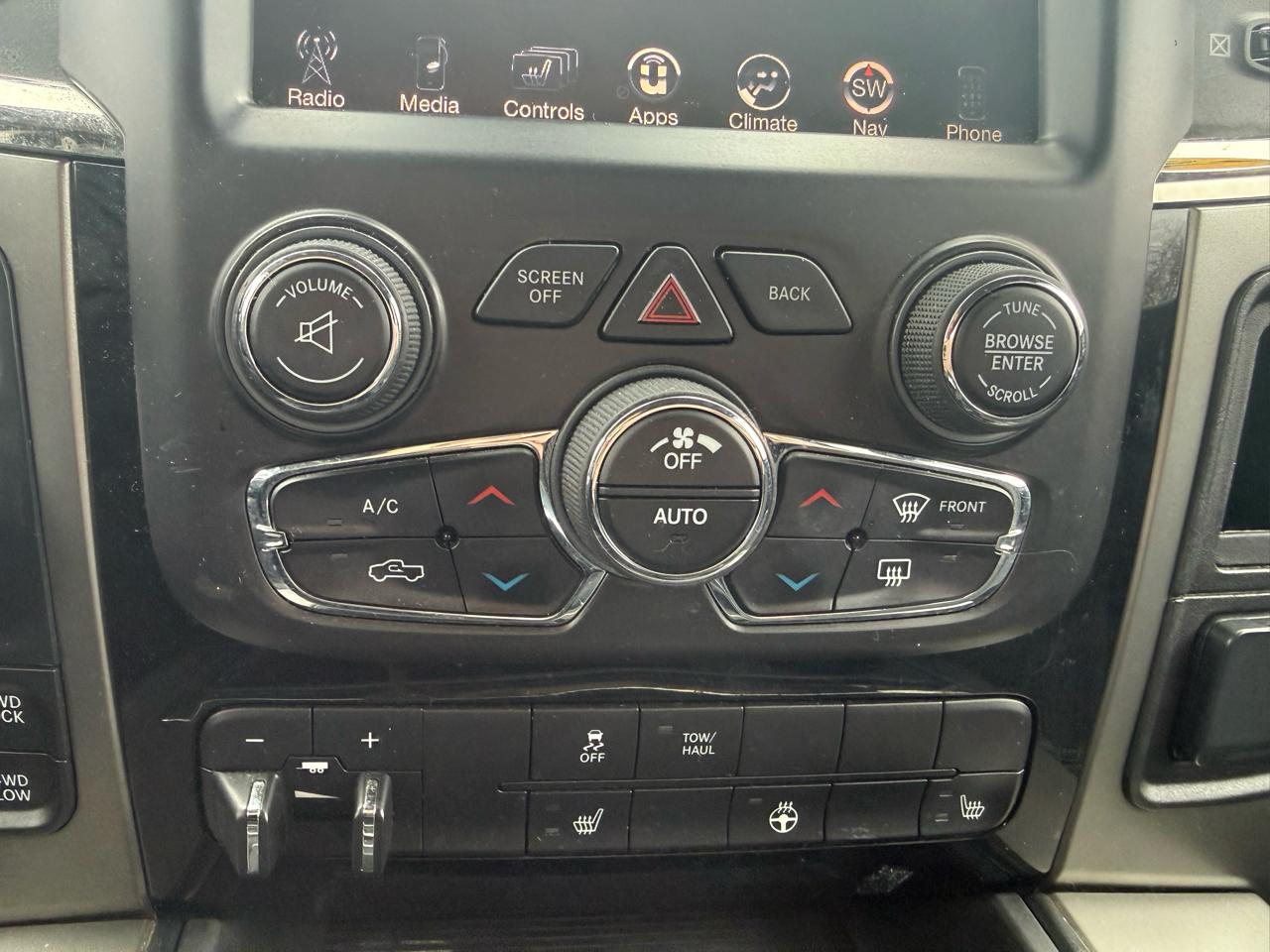 RAM 1500 4WD Crew Cab 140.5" Sport 2014