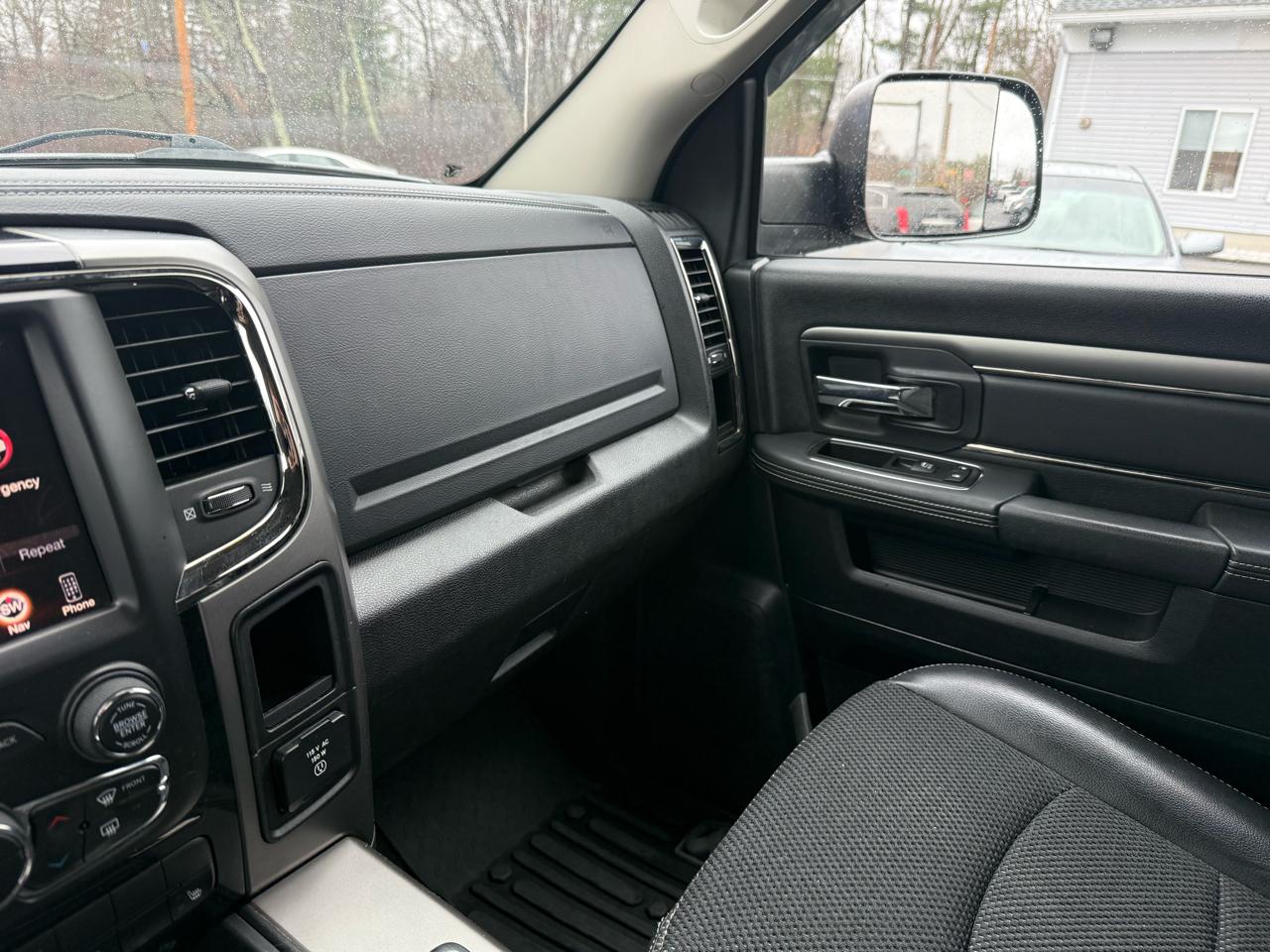 RAM 1500 4WD Crew Cab 140.5" Sport 2014