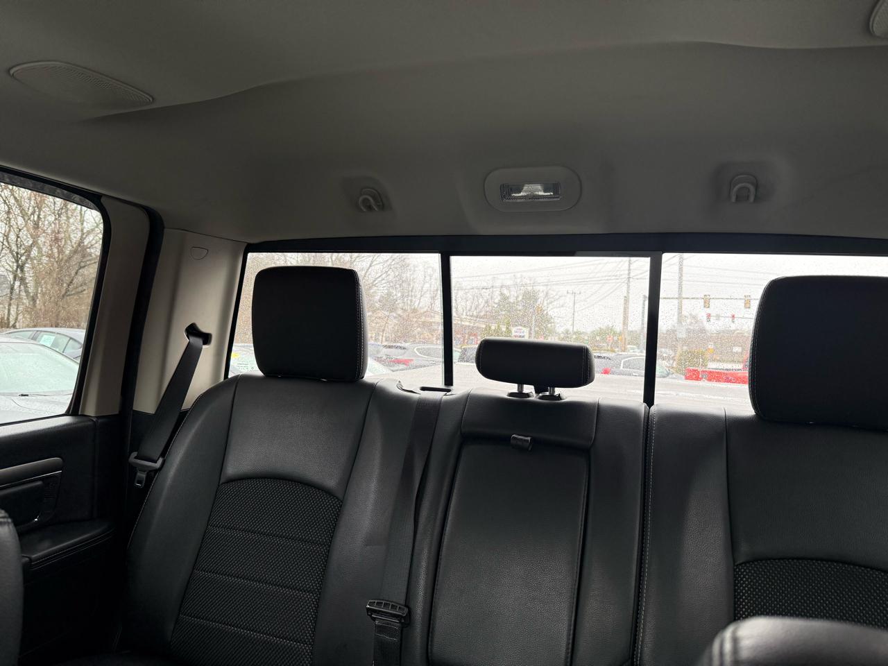 RAM 1500 4WD Crew Cab 140.5" Sport 2014