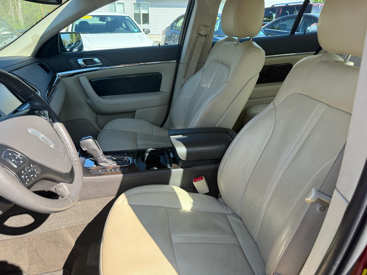 Lincoln MKS  2014