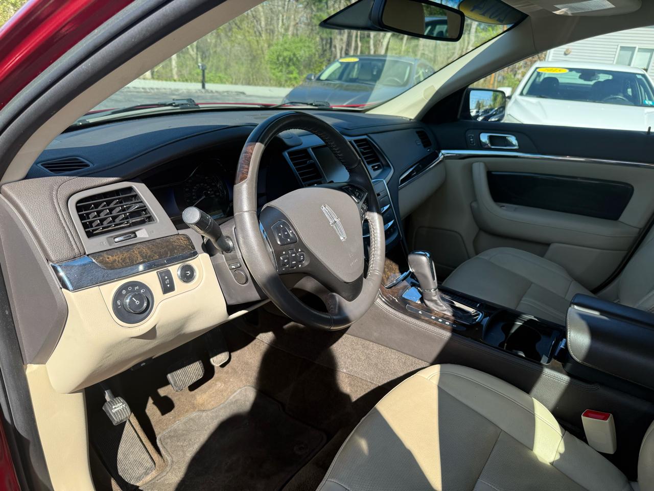 Lincoln MKS  2014