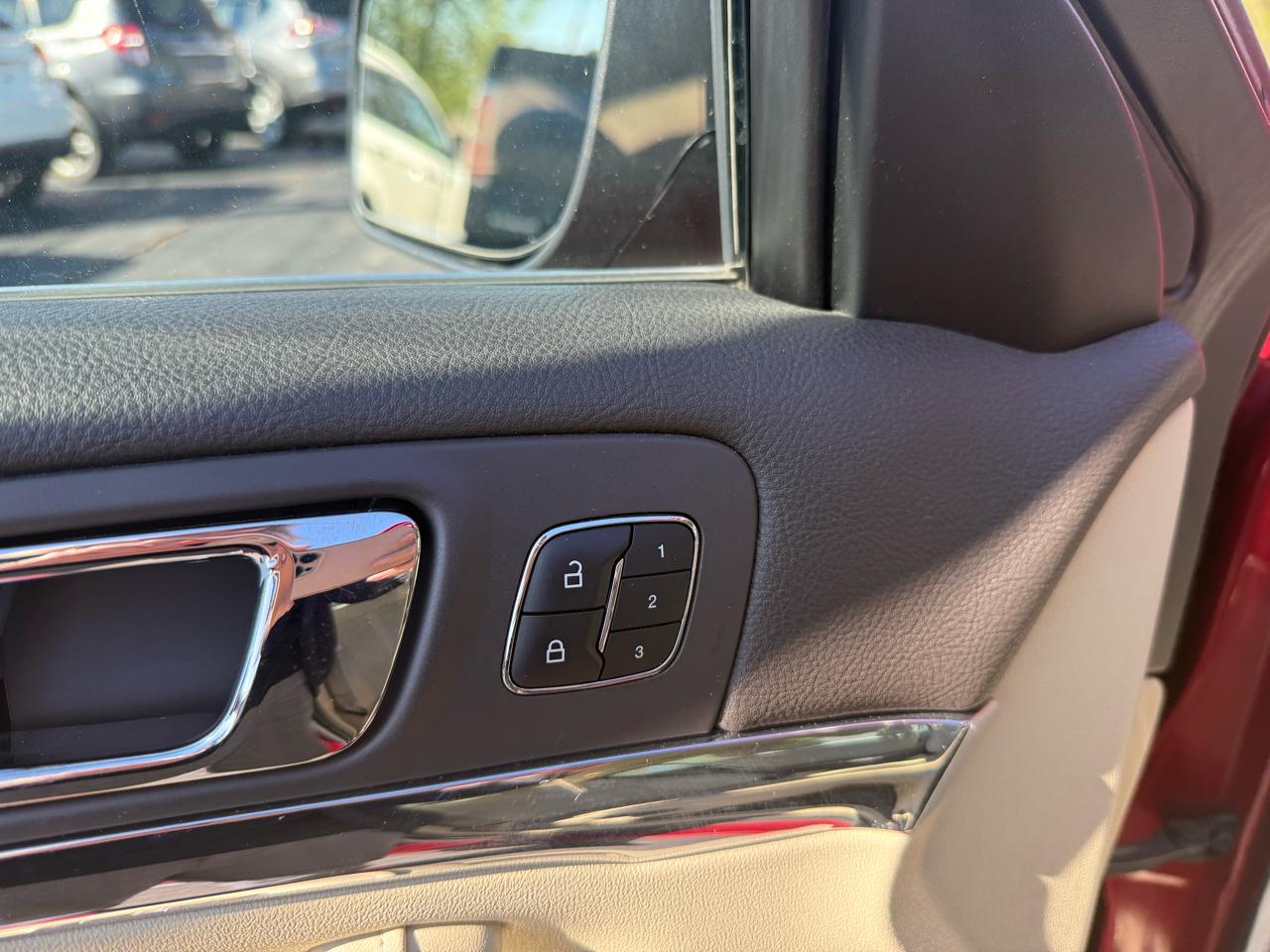 Lincoln MKS  2014