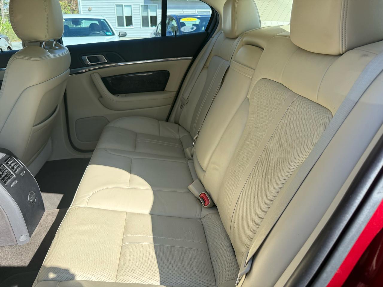 Lincoln MKS  2014