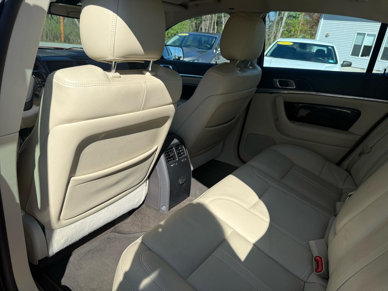 Lincoln MKS  2014