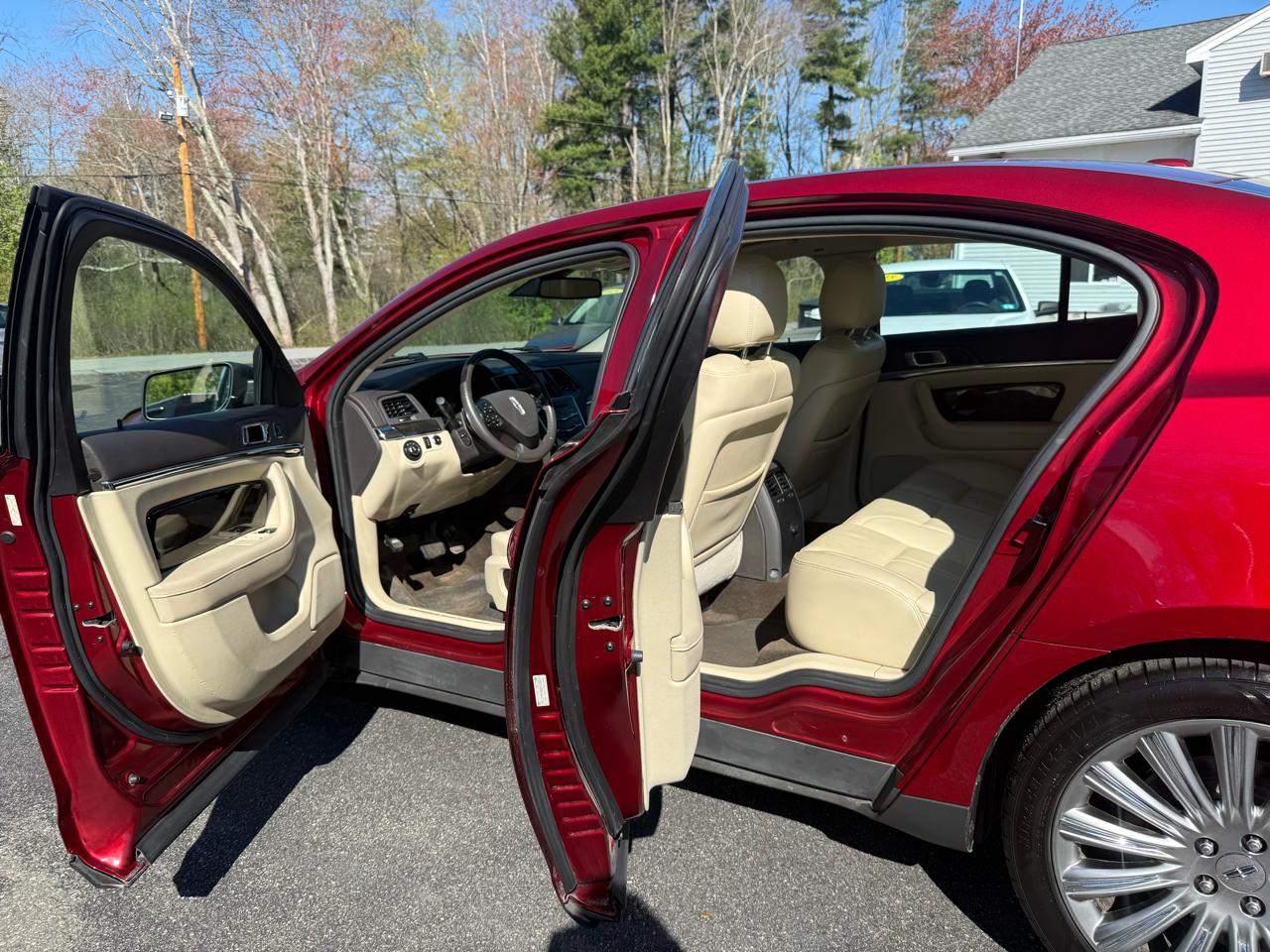 Lincoln MKS  2014