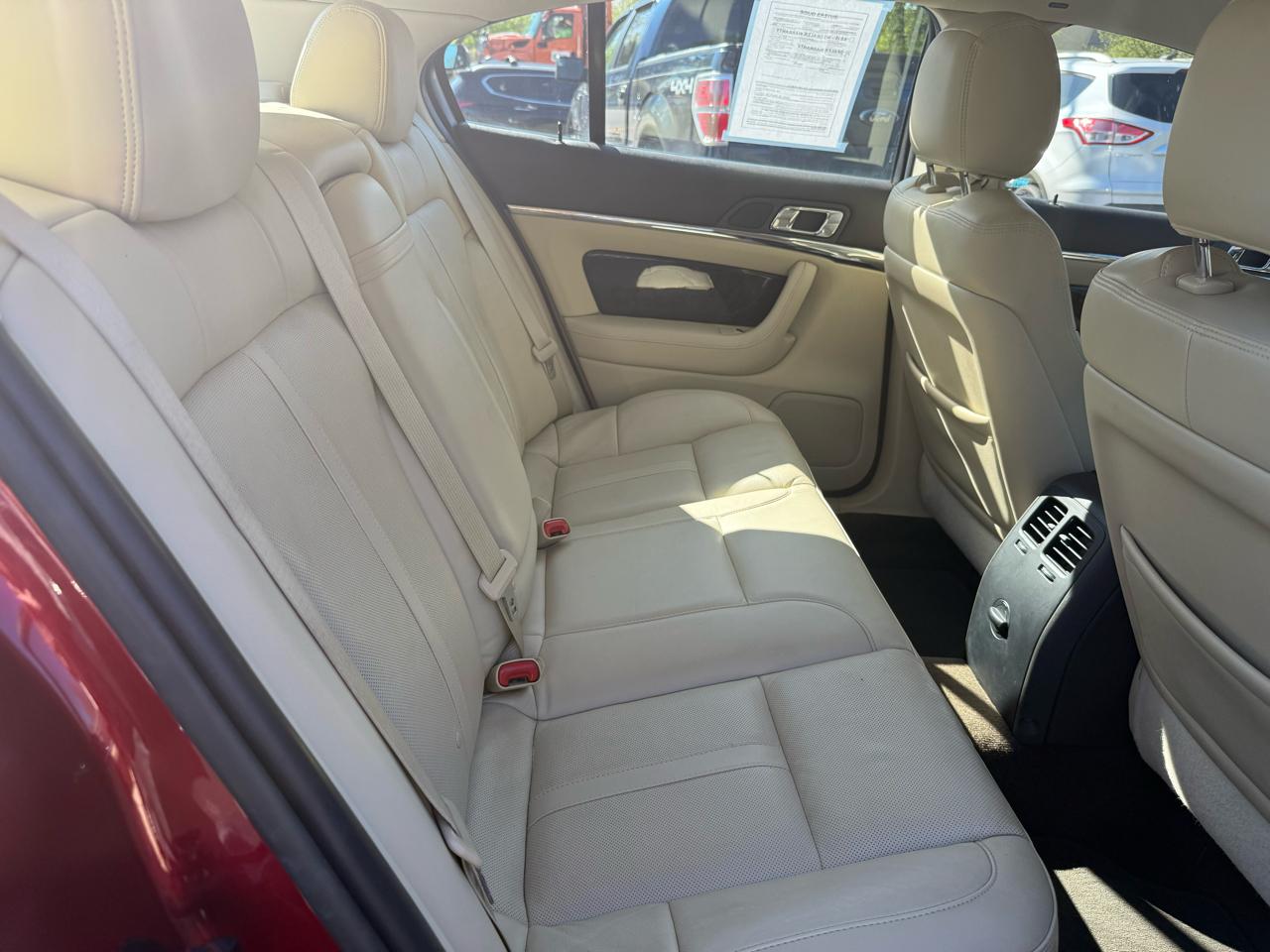 Lincoln MKS  2014
