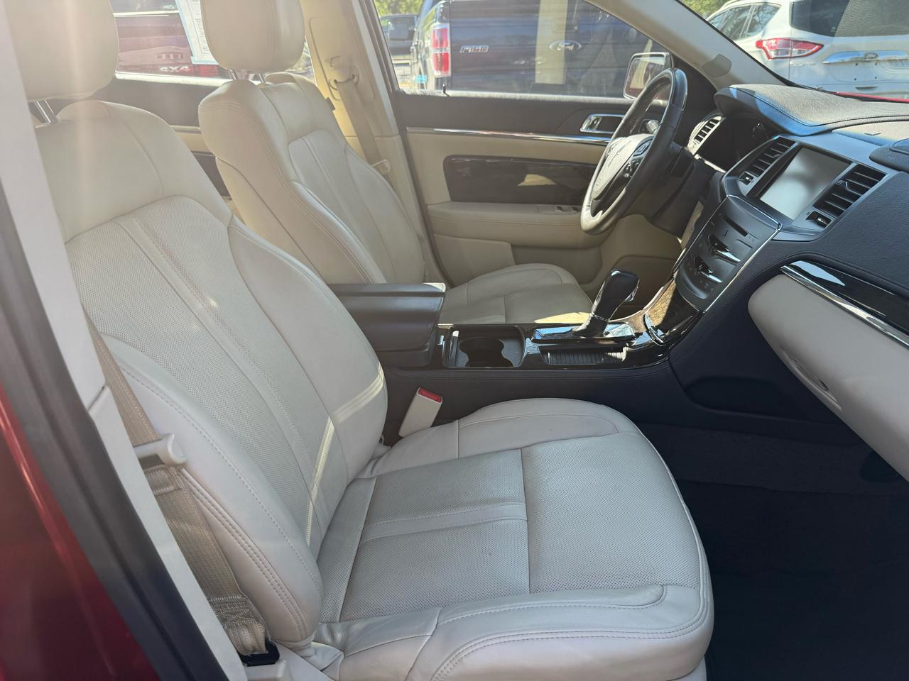 Lincoln MKS  2014