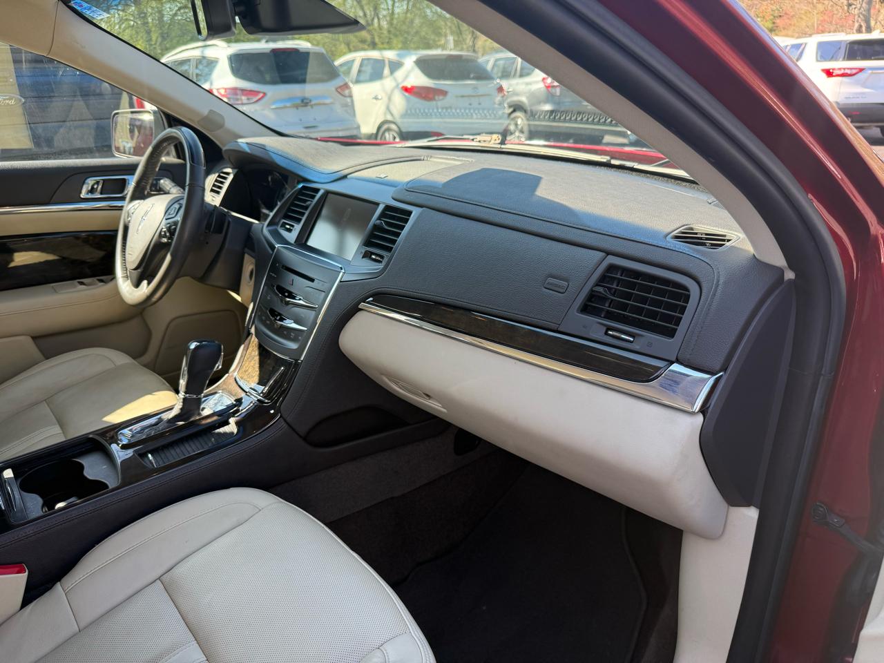 Lincoln MKS  2014