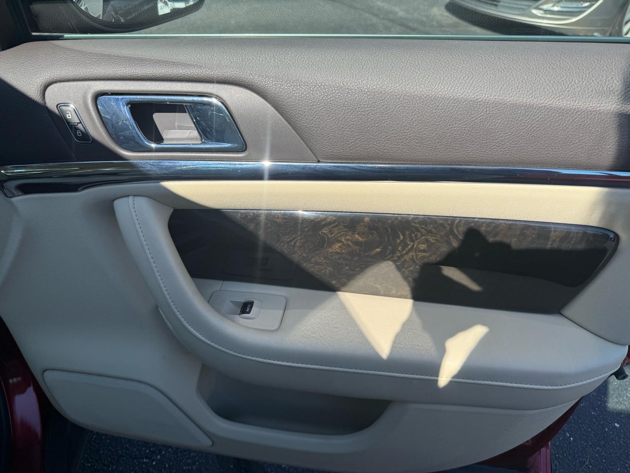 Lincoln MKS  2014