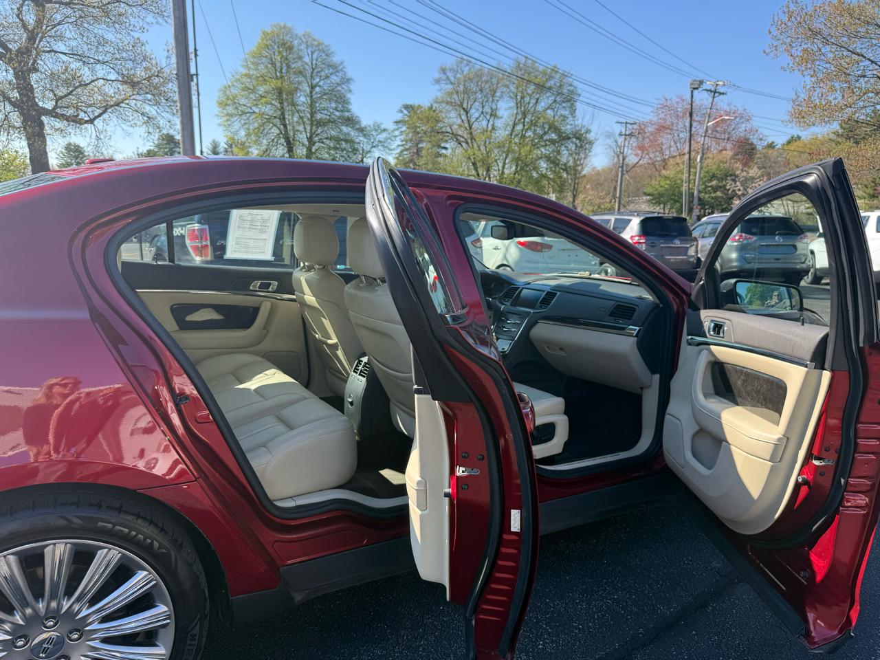 Lincoln MKS  2014