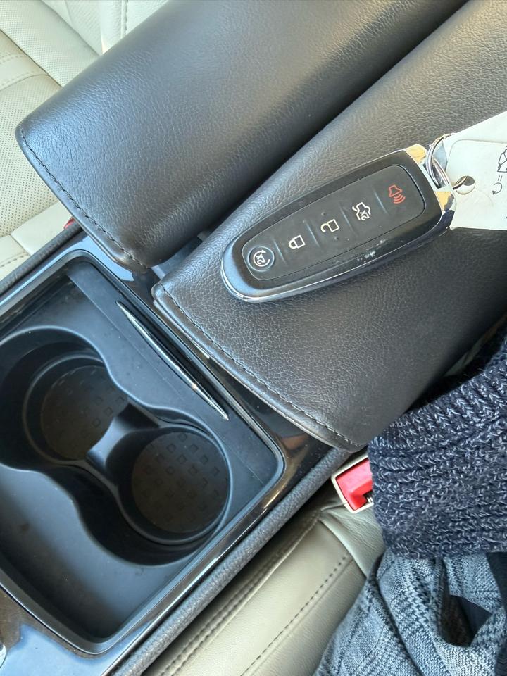 Lincoln MKS  2014