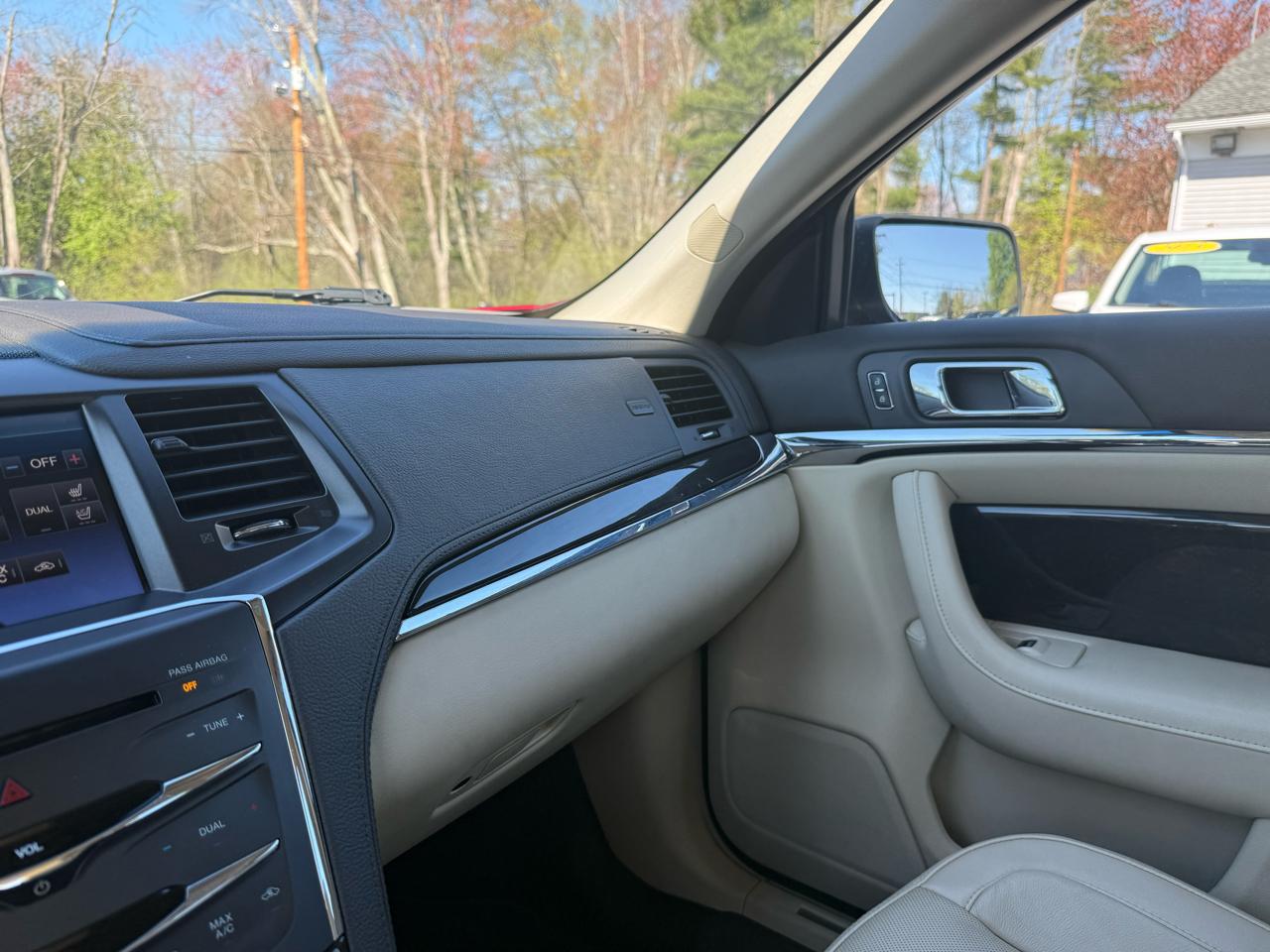 Lincoln MKS  2014