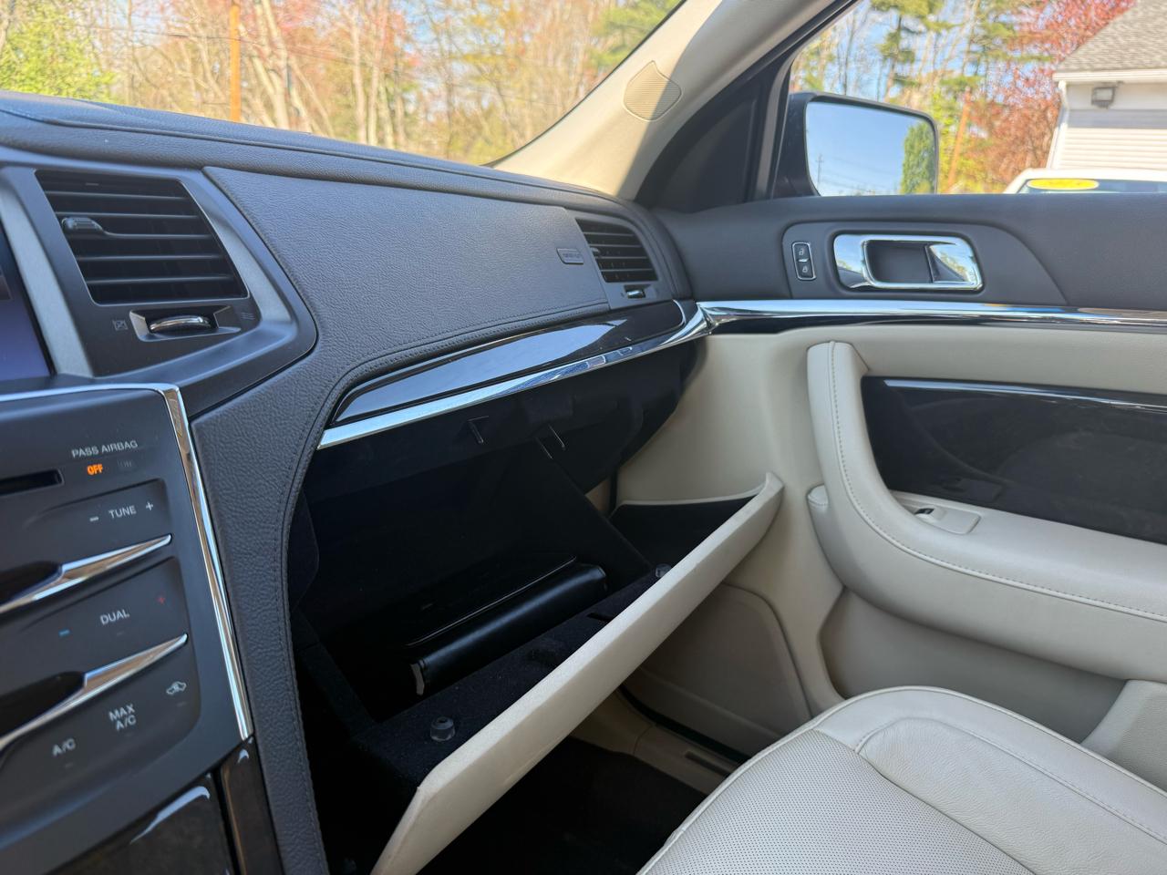 Lincoln MKS  2014