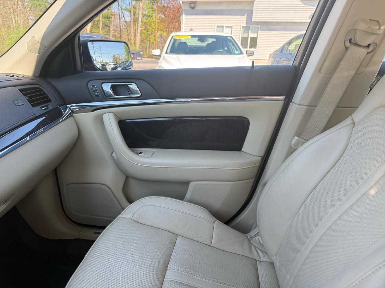 Lincoln MKS  2014