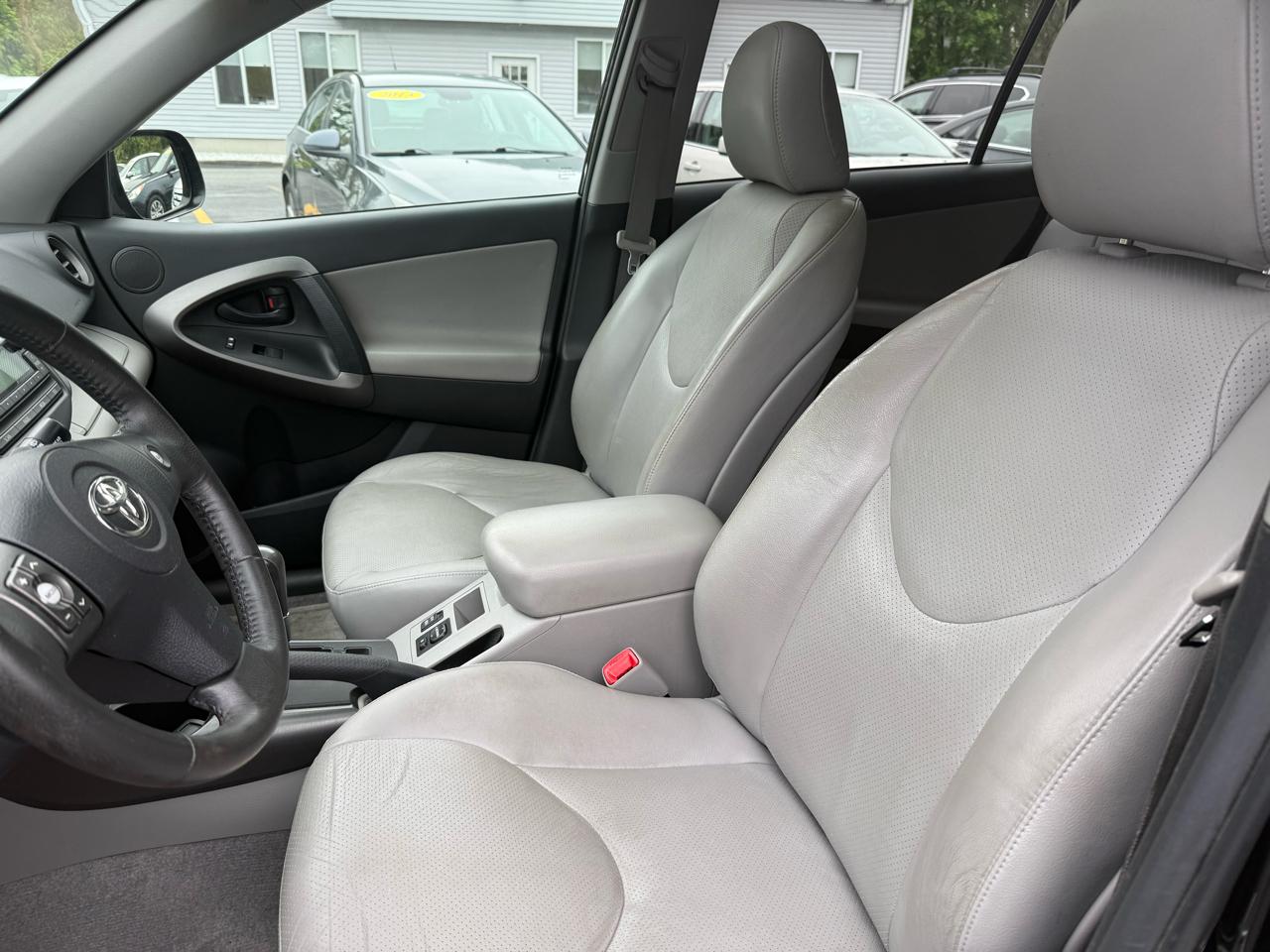 Toyota RAV4  2012