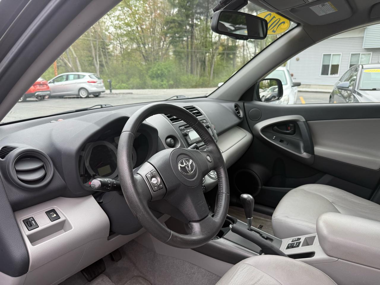 Toyota RAV4  2012