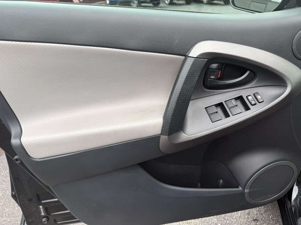 Toyota RAV4  2012