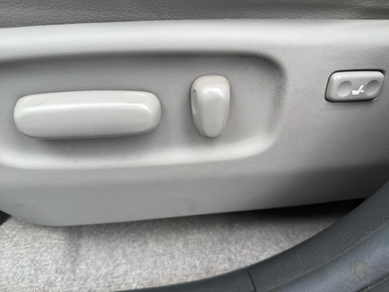 Toyota RAV4  2012