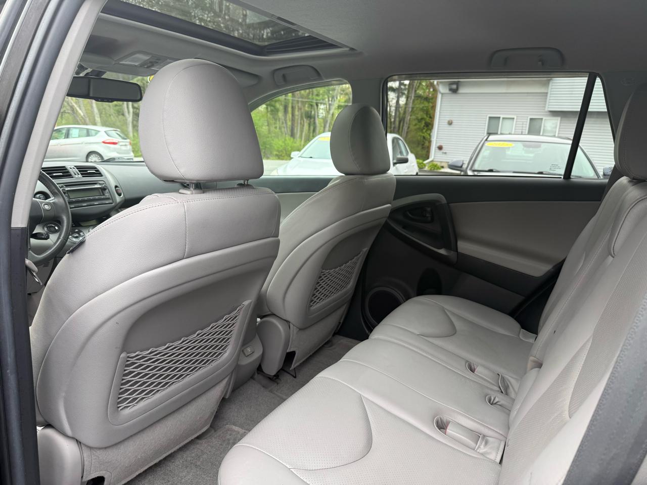 Toyota RAV4  2012