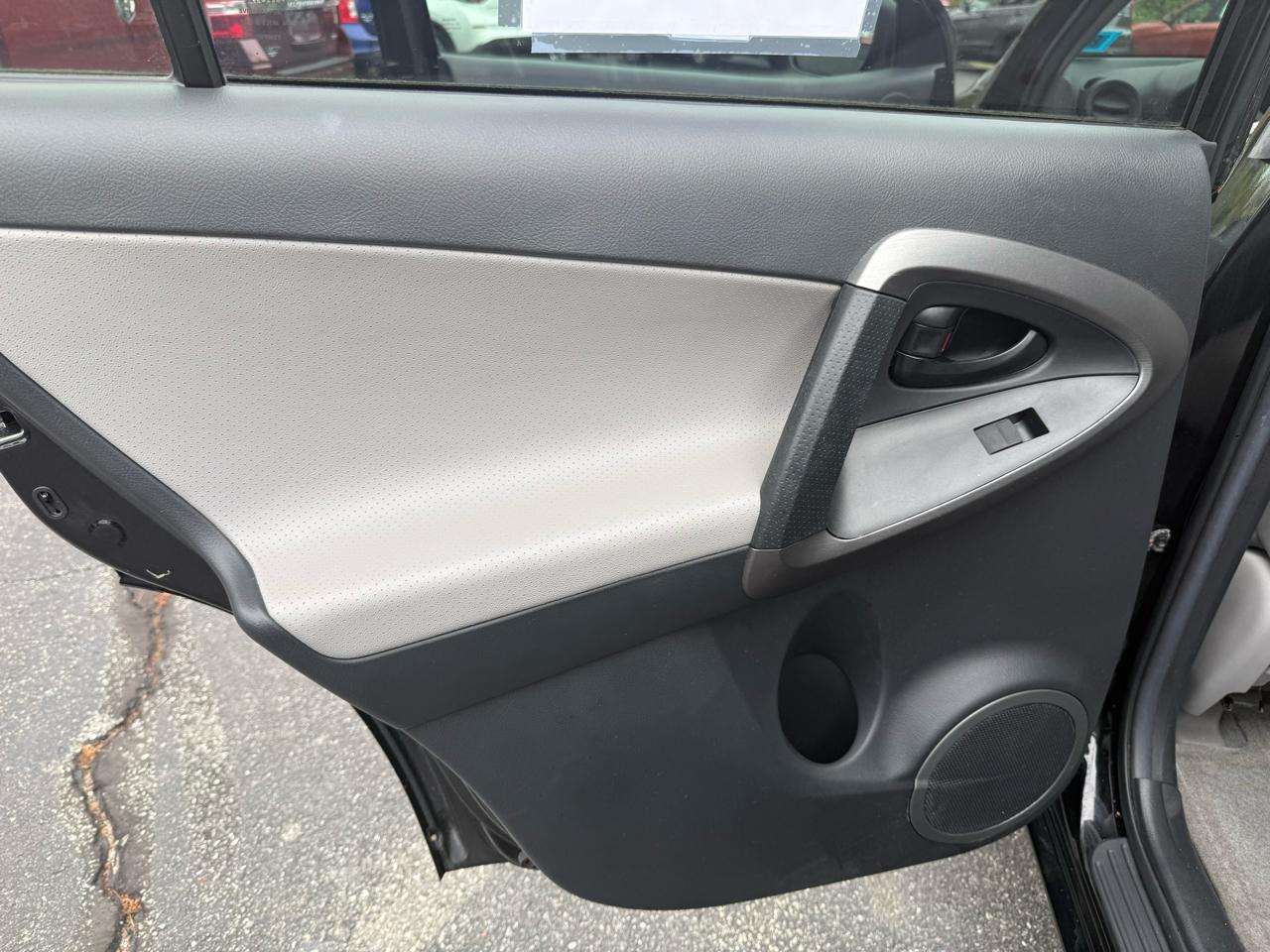Toyota RAV4  2012