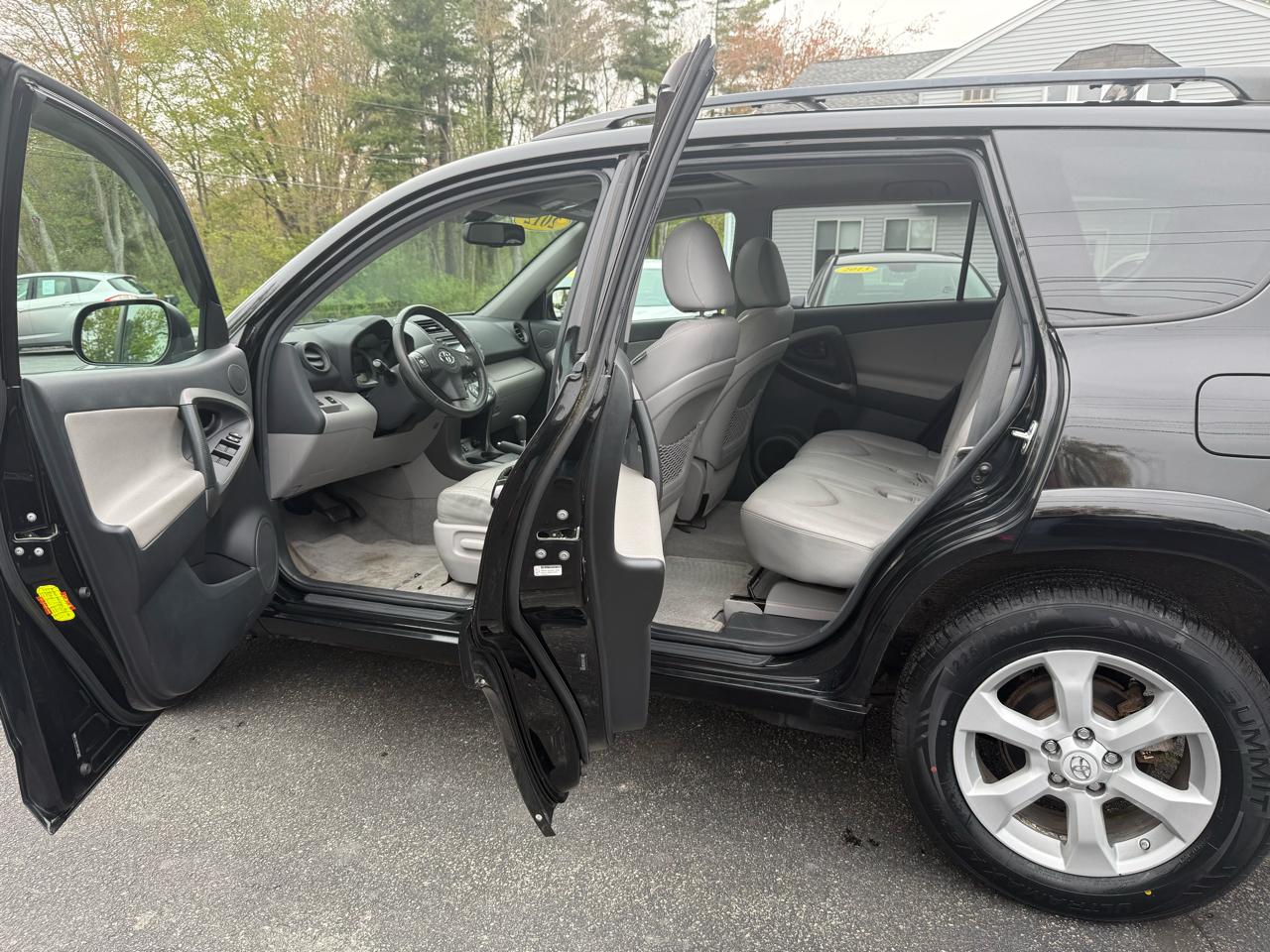 Toyota RAV4  2012