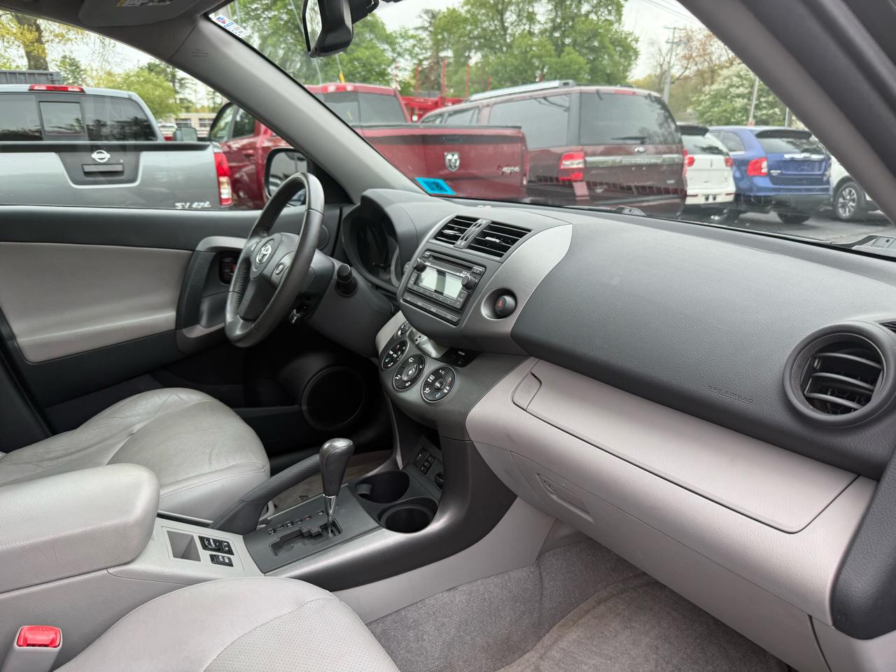 Toyota RAV4  2012