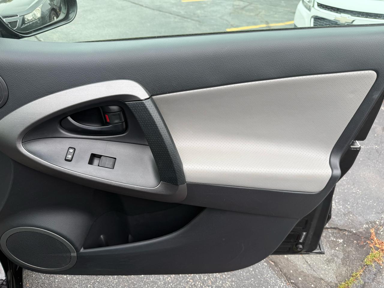 Toyota RAV4  2012