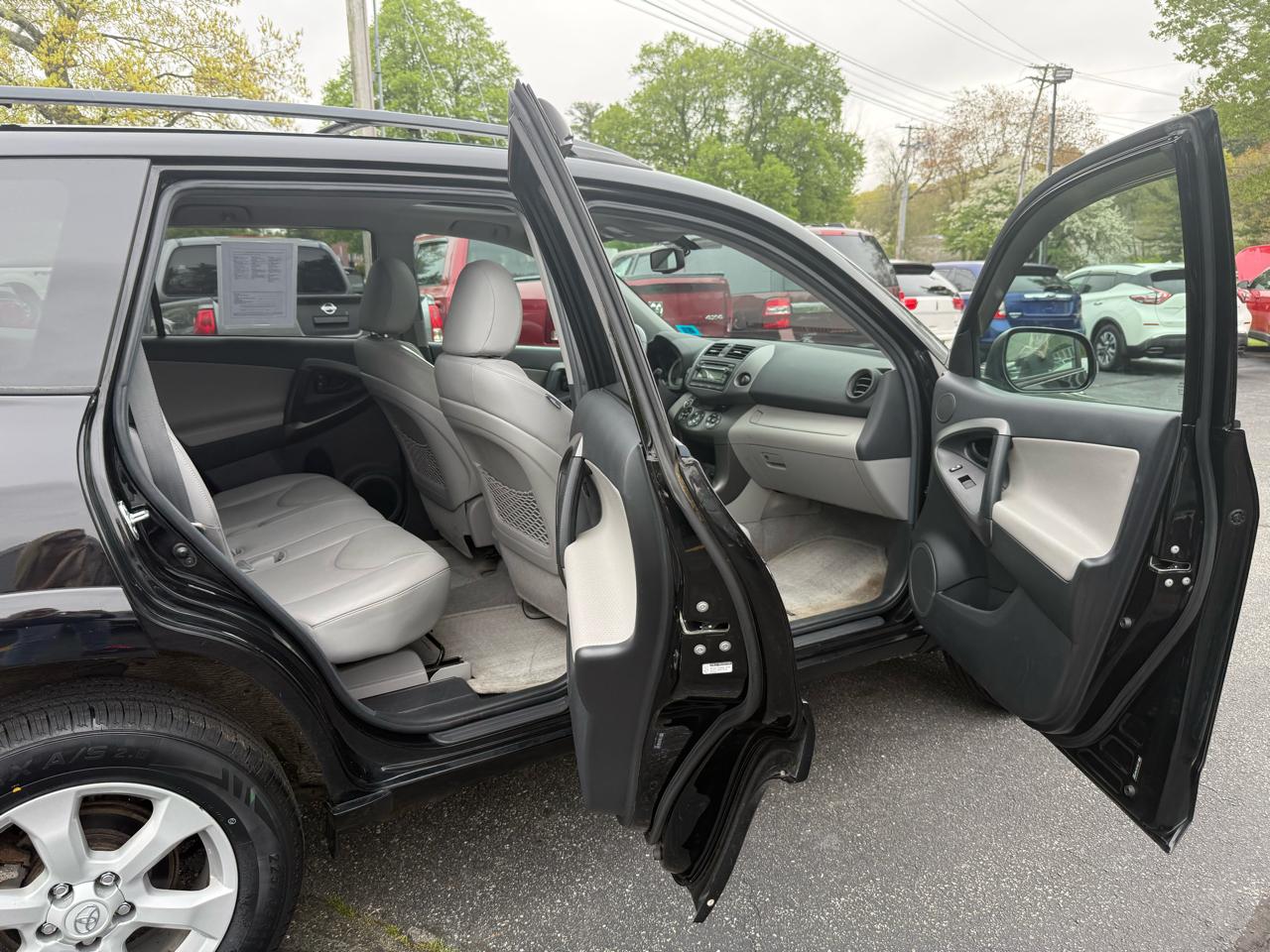 Toyota RAV4  2012