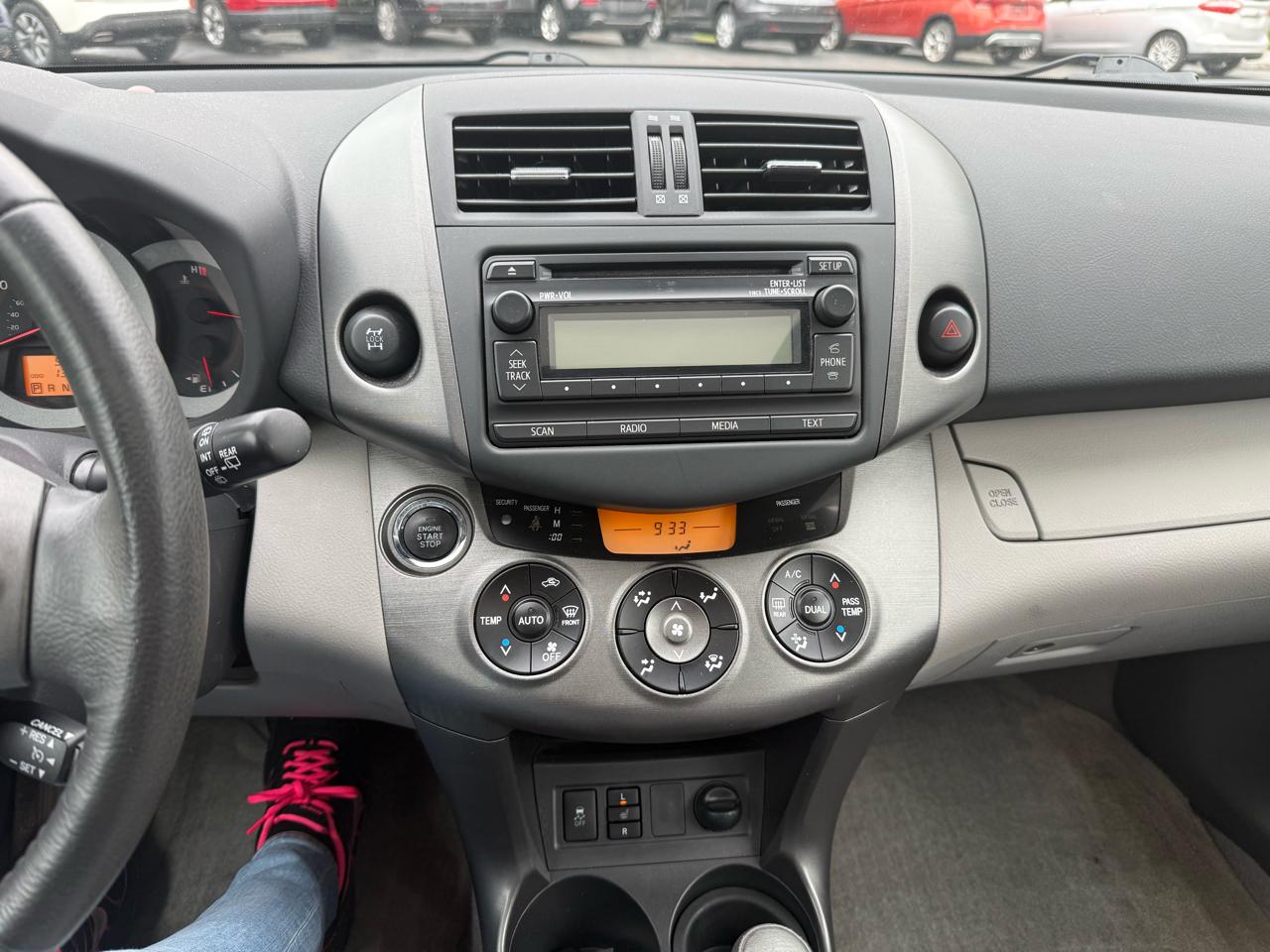 Toyota RAV4  2012