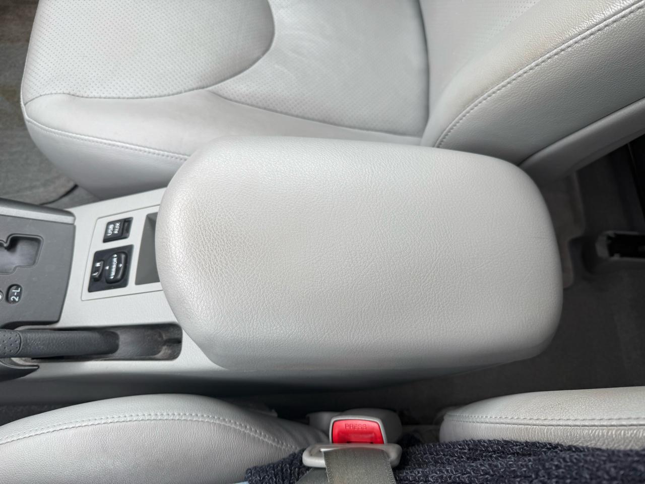 Toyota RAV4  2012