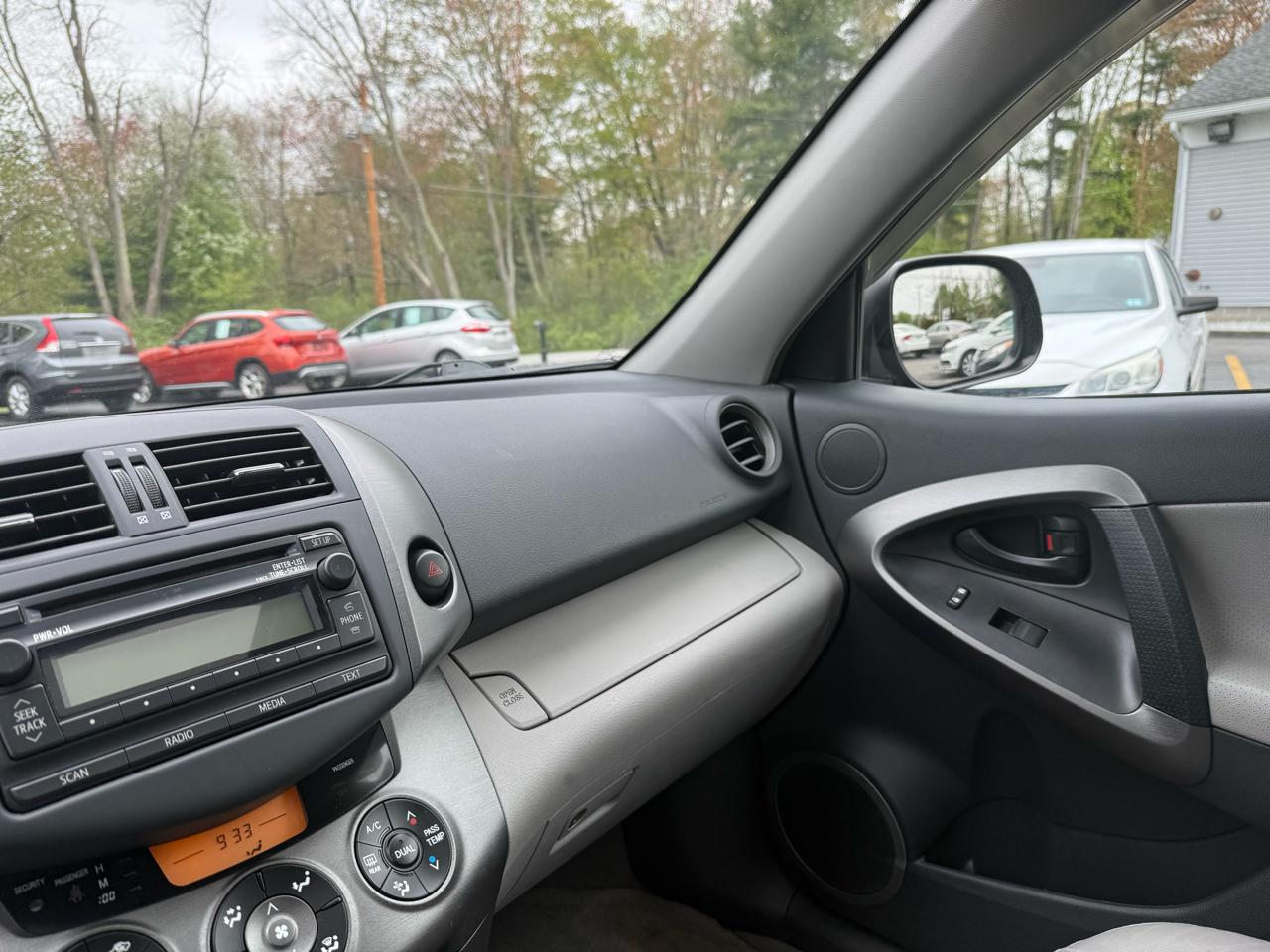 Toyota RAV4  2012
