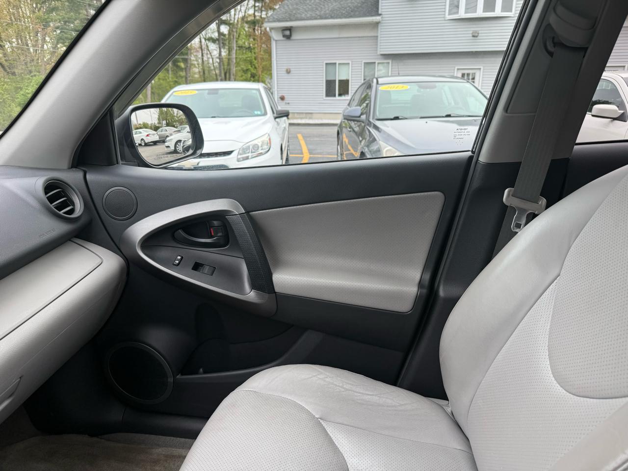 Toyota RAV4  2012