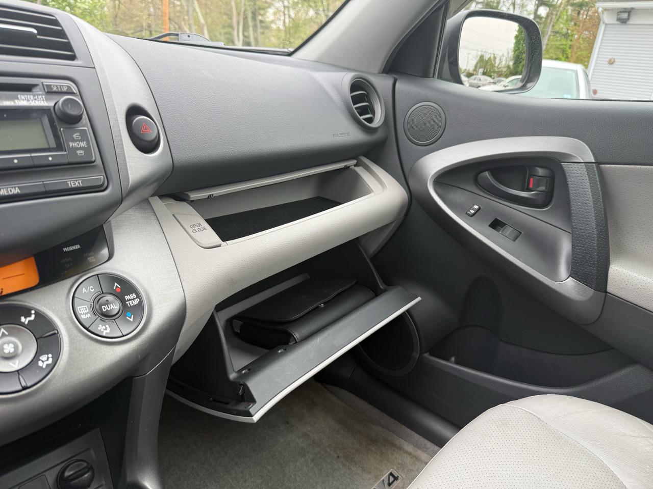 Toyota RAV4  2012