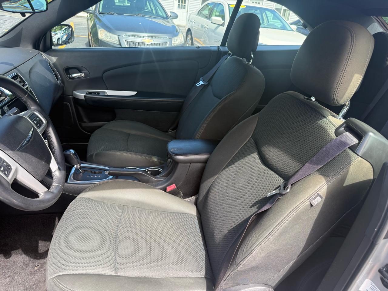 Chrysler 200  2011