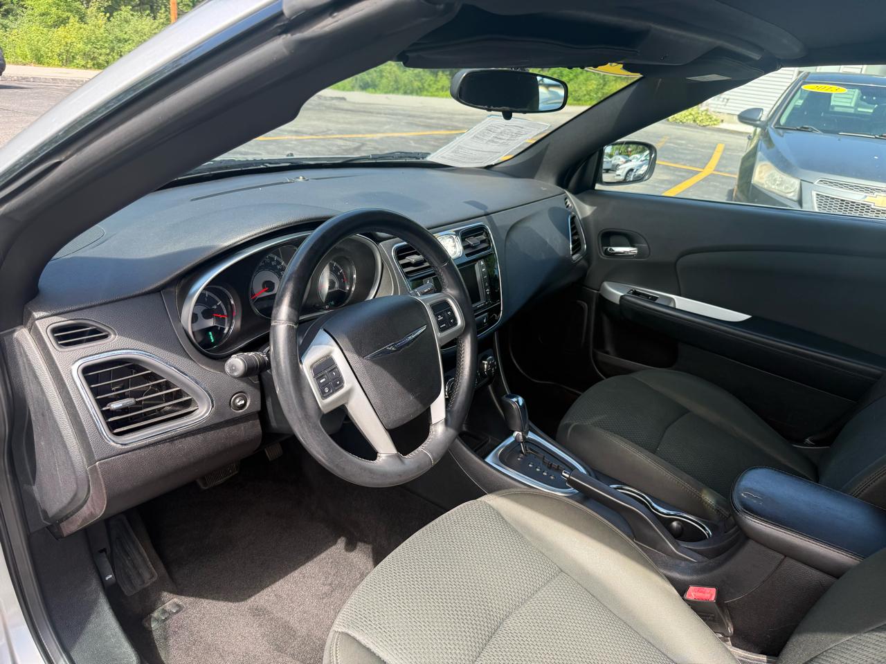 Chrysler 200  2011