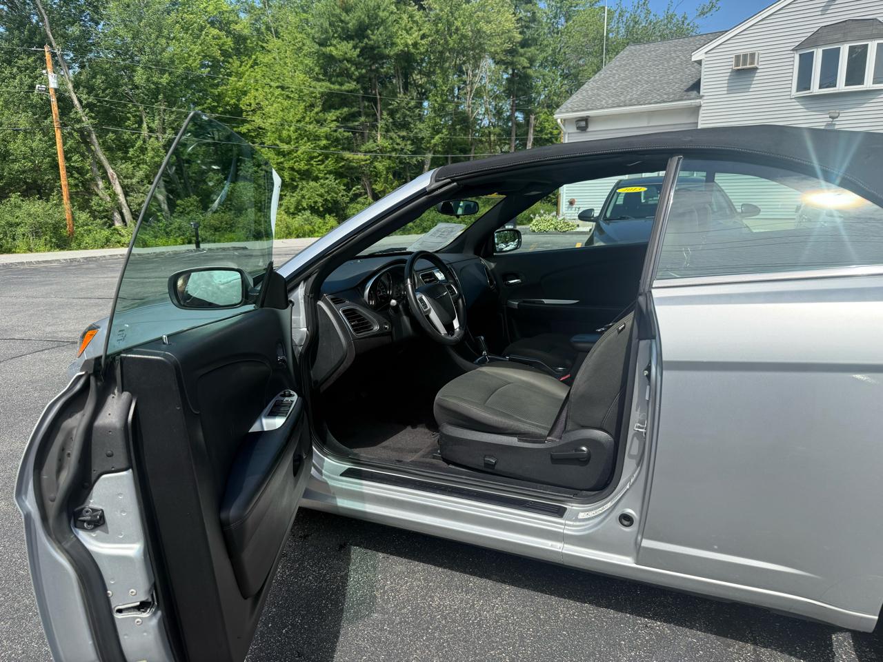 Chrysler 200  2011