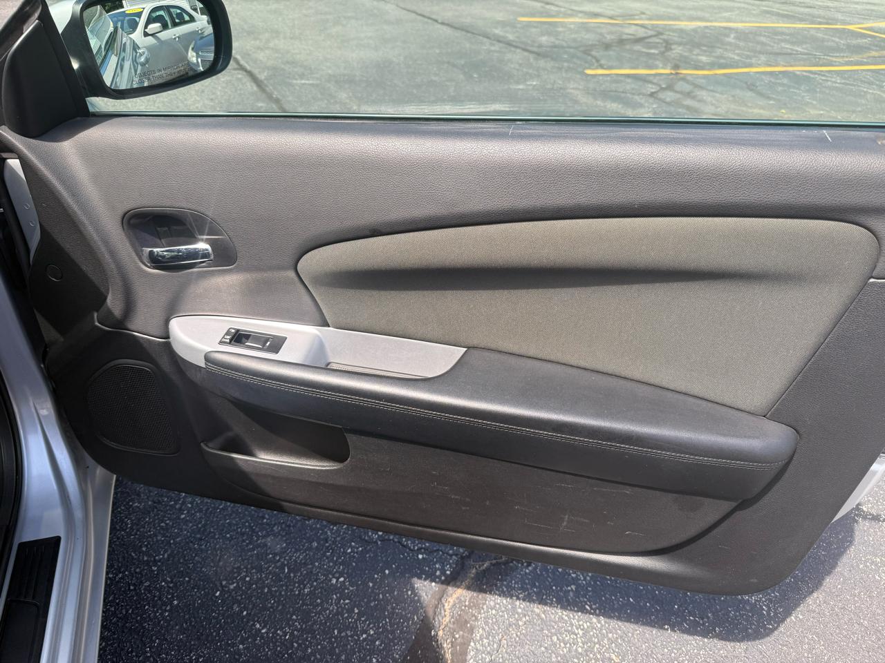 Chrysler 200  2011
