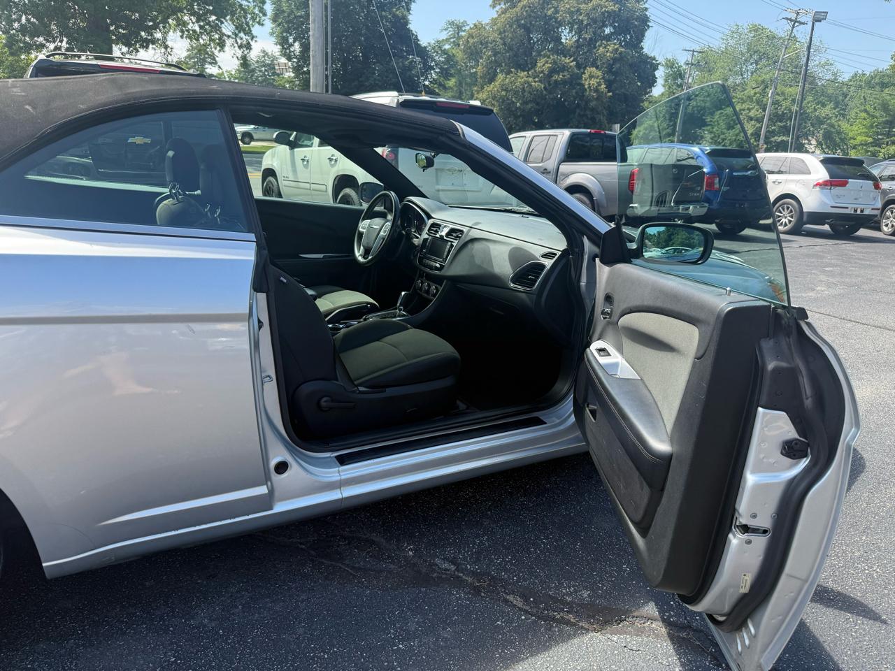 Chrysler 200  2011