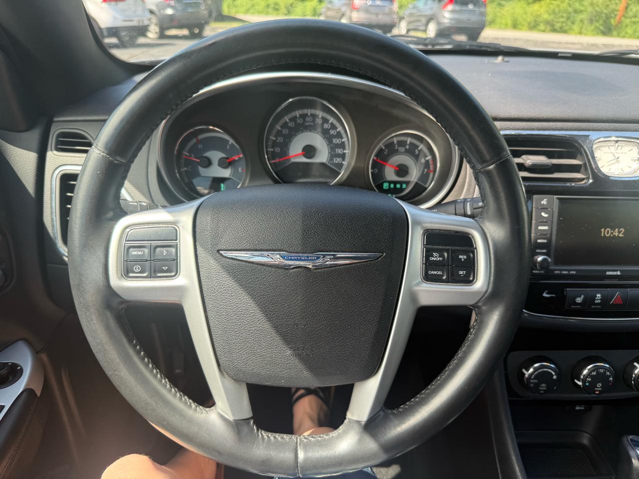 Chrysler 200  2011