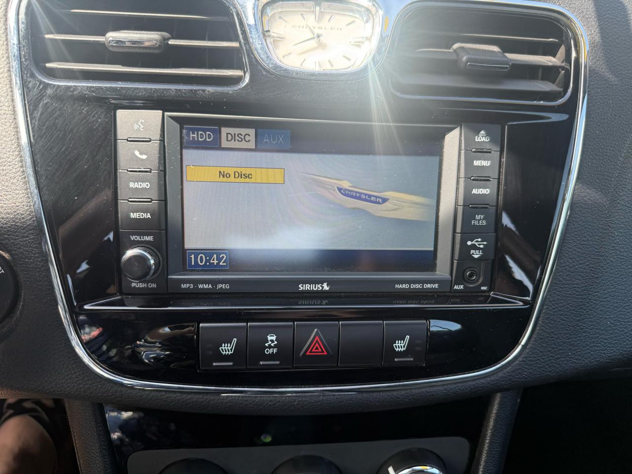 Chrysler 200  2011
