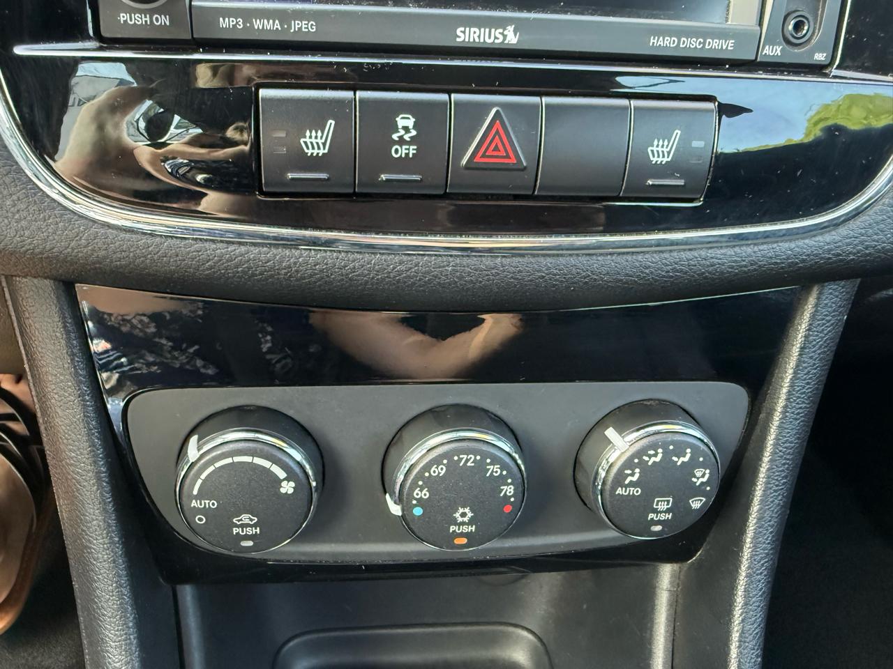 Chrysler 200  2011