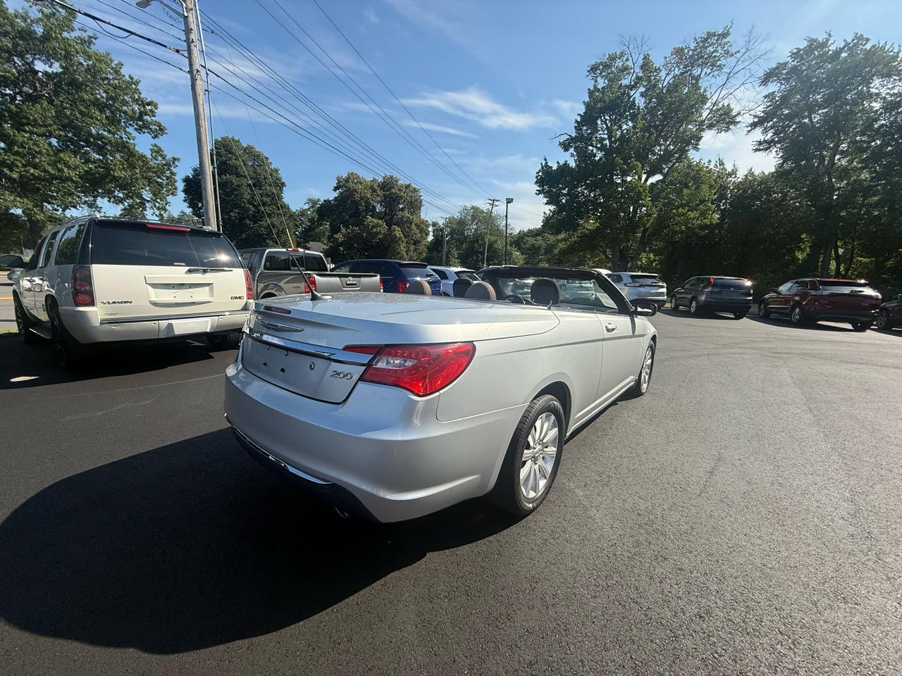 Chrysler 200  2011