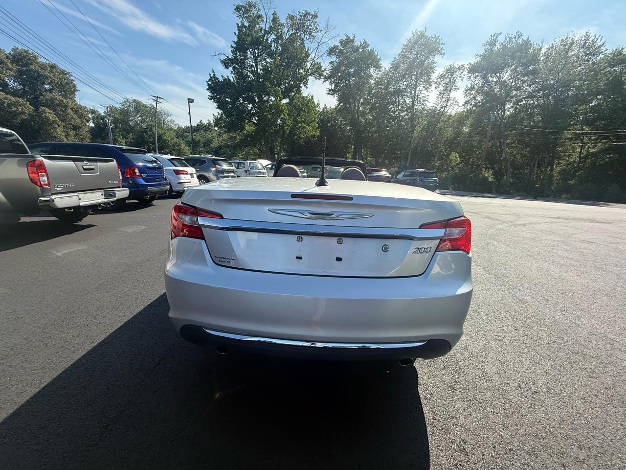 Chrysler 200  2011