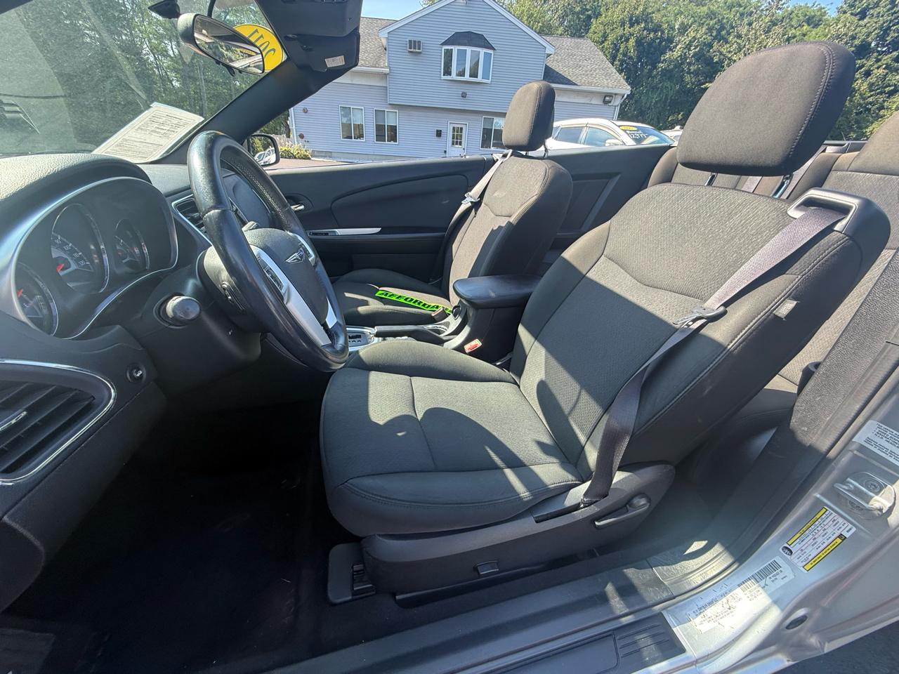 Chrysler 200  2011