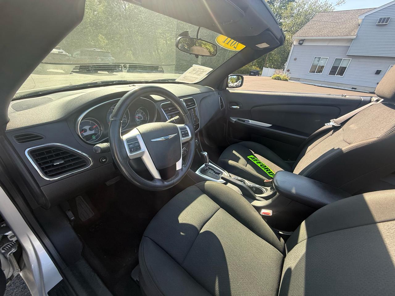 Chrysler 200  2011