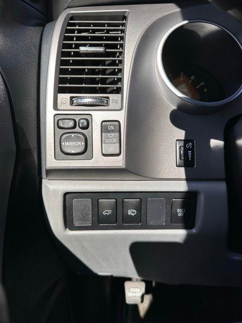 Toyota Sequoia  2014