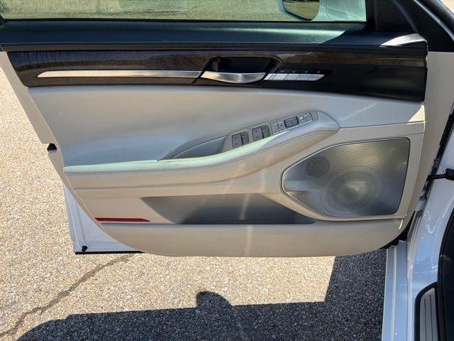 Genesis G90  2018