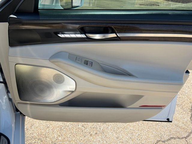 Genesis G90  2018